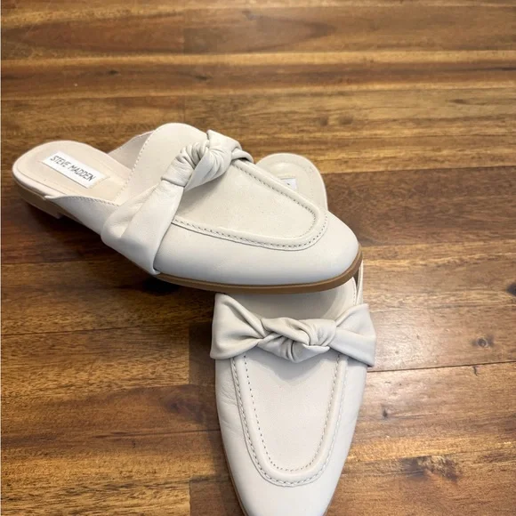 Steve Madden White Flats with Bow Detail